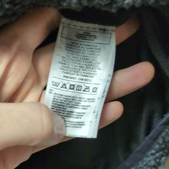 Reebok Black Fuzzy Pull Over Sweater - Picture 7 of 9